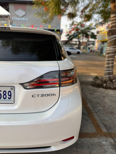 雷克萨斯-CT200H Full Option