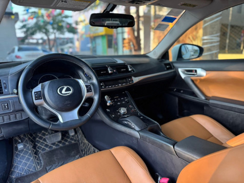 雷克萨斯-CT200H Full Option