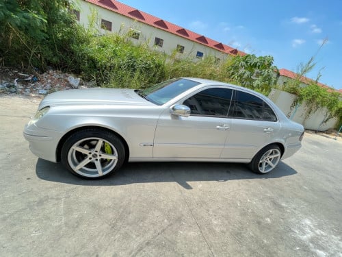 ឡានលក់ Mecedes E240ឆ្នាំ02ធានាឡាននៅថ្មីសន្នំទឹកថ្នាំនៅស្រុិន85%%លក់7200$ចរចា☎️012630409