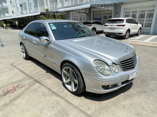 ឡានលក់ Mecedes E240ឆ្នាំ02ធានាឡាននៅថ្មីសន្នំទឹកថ្នាំនៅស្រុិន85%%លក់7200$ចរចា☎️012630409