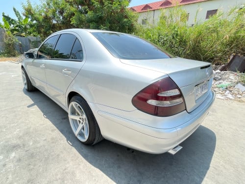 ឡានលក់ Mecedes E240ឆ្នាំ02ធានាឡាននៅថ្មីសន្នំទឹកថ្នាំនៅស្រុិន85%%លក់7200$ចរចា☎️012630409
