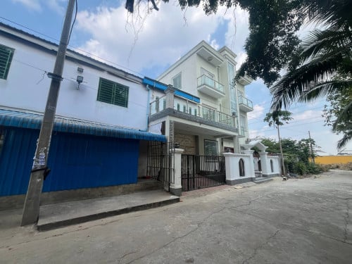 ផ្ទះនិងឃ្លាំងសម្រាប់ជួលអគ្គិសនីក្រាំងធ្នង់/Office & Warehouse, near Electrical Substation