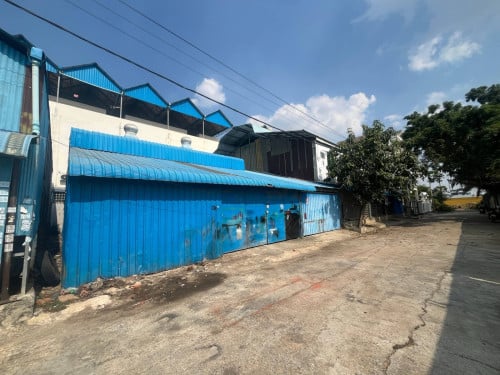 ផ្ទះនិងឃ្លាំងសម្រាប់ជួលអគ្គិសនីក្រាំងធ្នង់/Office & Warehouse, near Electrical Substation