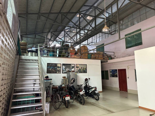 ផ្ទះនិងឃ្លាំងសម្រាប់ជួលអគ្គិសនីក្រាំងធ្នង់/Office & Warehouse, near Electrical Substation