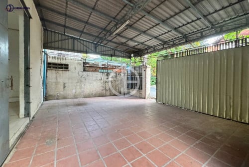 ឃ្លាំងសម្រាប់ជួល នៅទួលទំពូង -R428