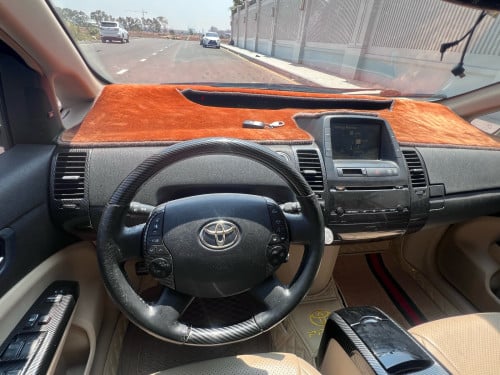 ស្តុកថ្មី ទើបចូល TOYOTA Prius full option 07 ក្នុងលឿង ឡានស្អាត !