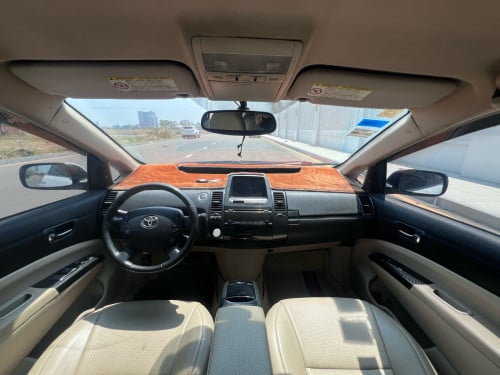 ស្តុកថ្មី ទើបចូល TOYOTA Prius full option 07 ក្នុងលឿង ឡានស្អាត !