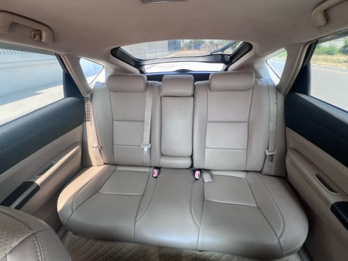 ស្តុកថ្មី ទើបចូល TOYOTA Prius full option 07 ក្នុងលឿង ឡានស្អាត !
