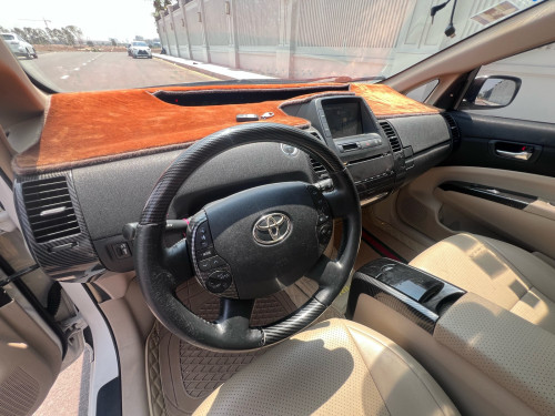 ស្តុកថ្មី ទើបចូល TOYOTA Prius full option 07 ក្នុងលឿង ឡានស្អាត !