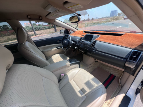 ស្តុកថ្មី ទើបចូល TOYOTA Prius full option 07 ក្នុងលឿង ឡានស្អាត !