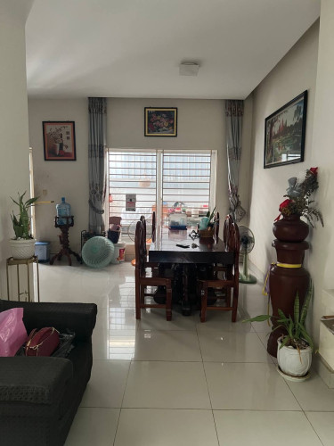 វីឡាភ្លោះលក់បន្ទាន់ (Twin villa for sale)