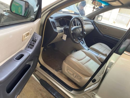 2002 ពណ៍មាស V6 ប៉ុង2 ឡានស្អាត 13100$ចចាបាន