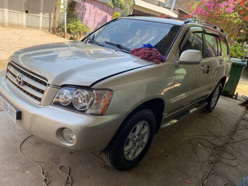 2002 ពណ៍មាស V6 ប៉ុង2 ឡានស្អាត 13100$ចចាបាន