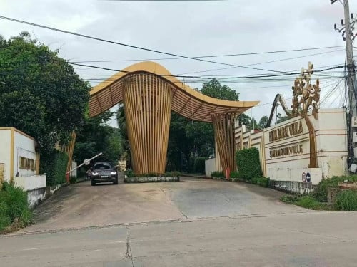 House for rent in Hilton park Villa