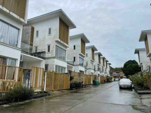 House for rent in Hilton park Villa