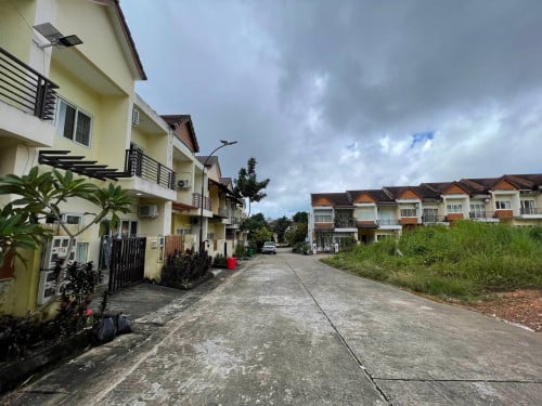 House for rent in Hilton park Villa