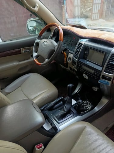 Land Cruiser Prado 04 (ម៉ាស៊ីន២.៤ សាំង)