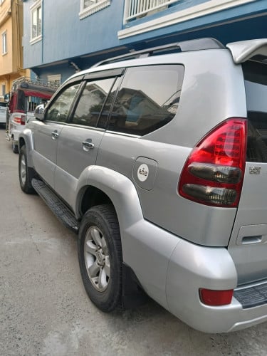 Land Cruiser Prado 04 (ម៉ាស៊ីន២.៤ សាំង)