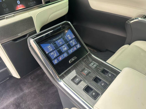 Lexus LM300H 2022 VIP 4 seats 30000km