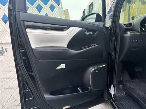 Lexus LM300H 2022 VIP 4 seats 30000km