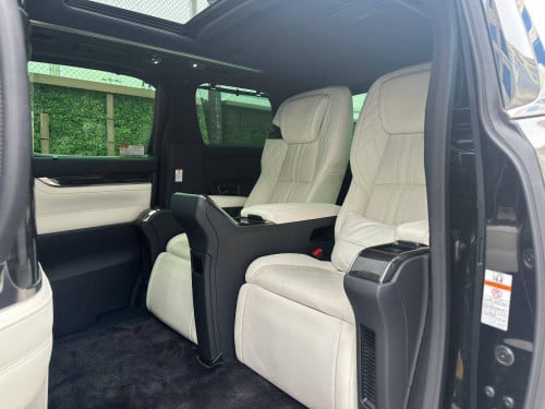 Lexus LM300H 2022 VIP 4 seats 30000km