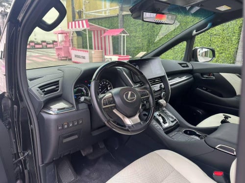 Lexus LM300H 2022 VIP 4 seats 30000km