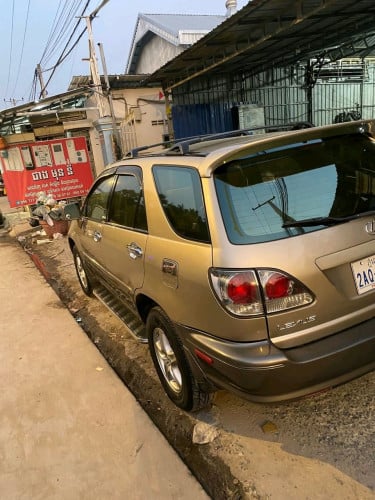 Lexus rx 300 2003 p2