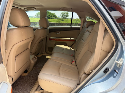 Lexus Rx330 2005 half full