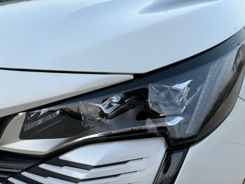 PEUGEOT 3008 2022 Full Option
