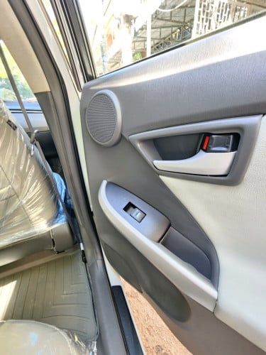 Prius 2010 option5 ថ្មីណាស់ មូល100%មានសំបុកឃ្មុំស៊ីន