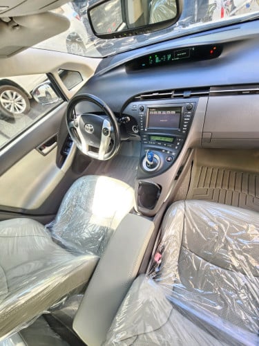 Prius 2010 option5 ថ្មីណាស់ មូល100%មានសំបុកឃ្មុំស៊ីន