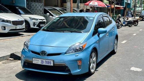 Prius 2012 Plug in Advanced ( 15500$ )