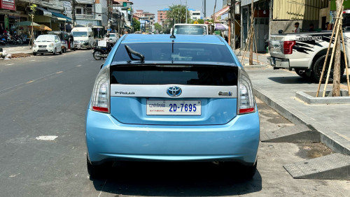 Prius 2012 Plug in Advanced ( 15500$ )