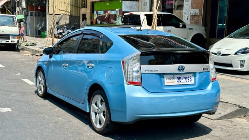 Prius 2012 Plug in Advanced ( 15500$ )