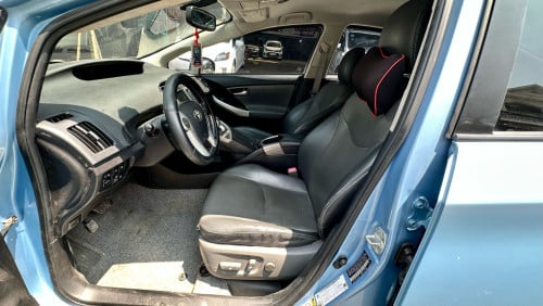 Prius 2012 Plug in Advanced ( 15500$ )
