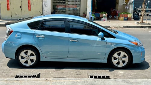 Prius 2012 Plug in Advanced ( 15500$ )