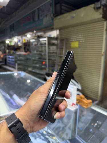Samsung ZFold3 256G Ram12G Sim2 Global បែកមុខតិច មានស្រមោលឆ្នូត ក្នុងបត់ស្ទើរ