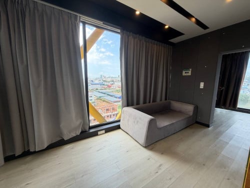 Studio 350$