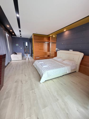 Studio 350$