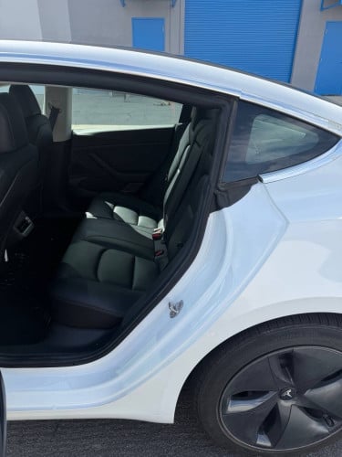Tesla Model3 Standard Autopilot Full Self Driving ឡានប្រេីតាមផ្ទះនៅកាលី