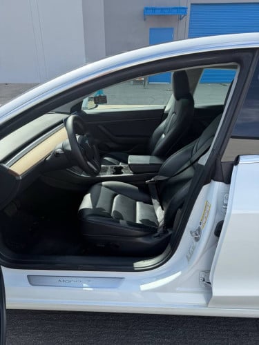 Tesla Model3 Standard Autopilot Full Self Driving ឡានប្រេីតាមផ្ទះនៅកាលី
