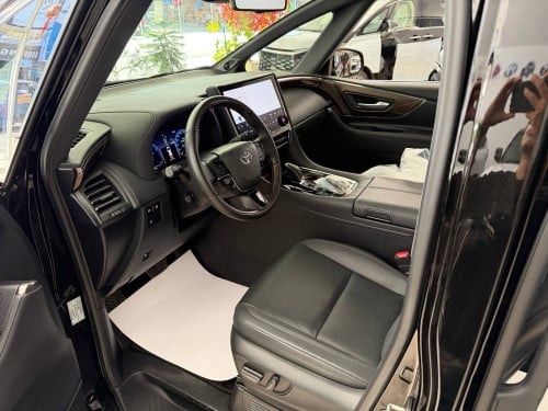 TOYOTA ALPHARD 2024