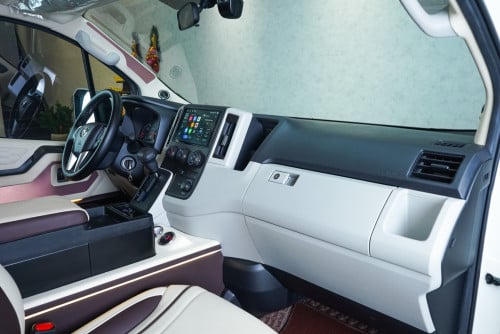 Toyota Hiace VIP 2024