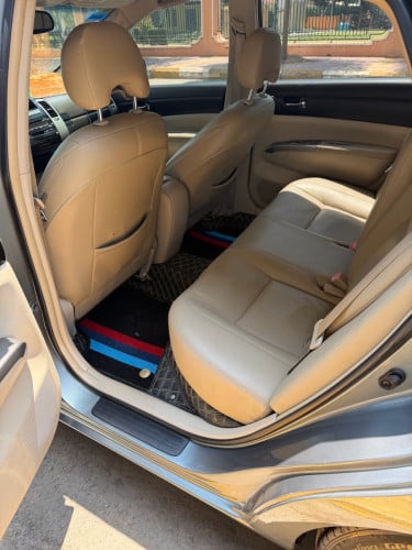 Toyota prius 2005full ម្ចាស់ដេីមលក់ឡានថ្មីអត់បុក