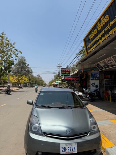 Toyota prius 2005full ម្ចាស់ដេីមលក់ឡានថ្មីអត់បុក