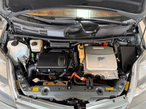 Toyota prius 2005full ម្ចាស់ដេីមលក់ឡានថ្មីអត់បុក