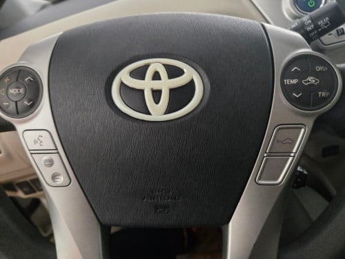 TOYOTA PRIUS V FULL ADVANCE ឆ្នាំ2012