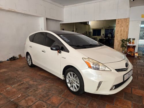 TOYOTA PRIUS V FULL ADVANCE ឆ្នាំ2012