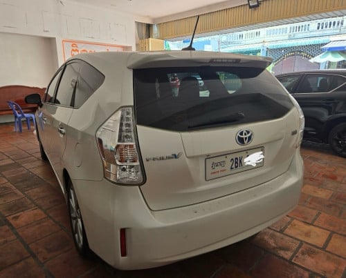 TOYOTA PRIUS V FULL ADVANCE ឆ្នាំ2012