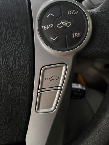 TOYOTA PRIUS V FULL ADVANCE ឆ្នាំ2012